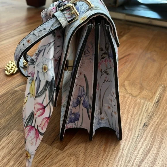 Floral Women's Bag with Gold Chain - Picture 5 of 5